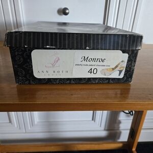 Ann Roth Monroe Peachy Nude Patent Leather Heeled Shoes